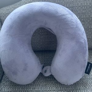 Neck pillow in gray